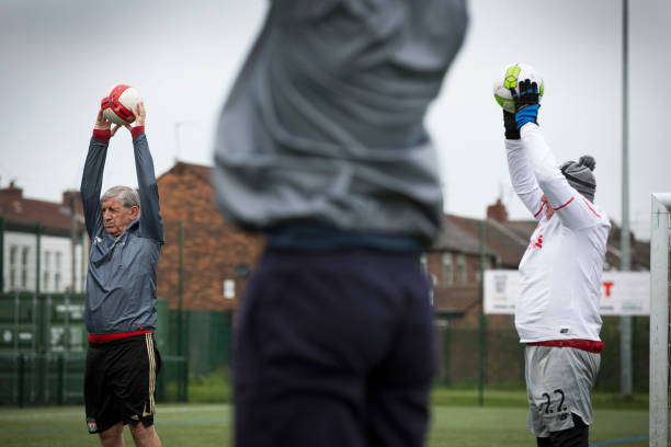 足球定位球全解析:种类、战术作用及实战应用