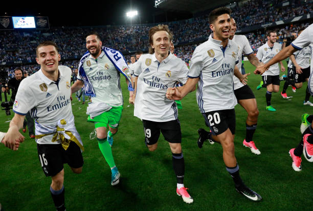 足球场比例尺换算指南：从实际尺寸到图纸表示