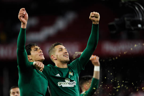 足球位置分工详解:攻防转换中的11人协作