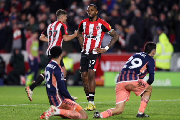 足球场上的“魔术时刻”：球星停球集锦燃爆全场