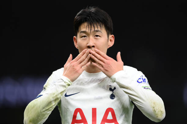 青岛足球场背后的故事:那些承载城市记忆的绿茵场