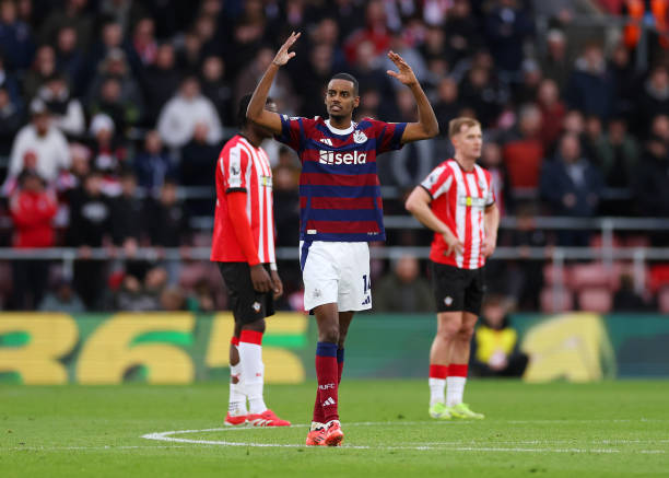 从荷兰三剑客到传奇生涯：古利特踢球风格的演变