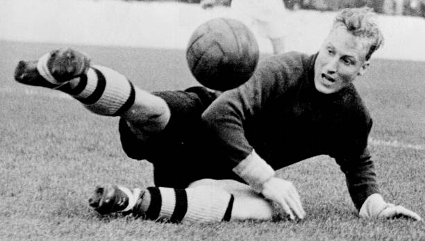 间接任意球攻破自家大门:比赛中的罕见场景