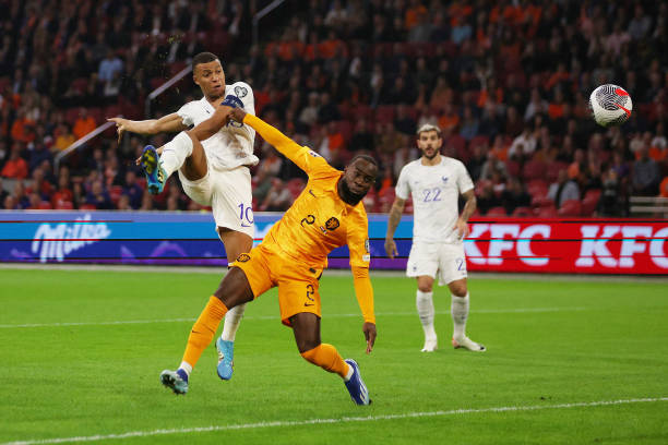 九人制足球场的长宽比例与面积关系