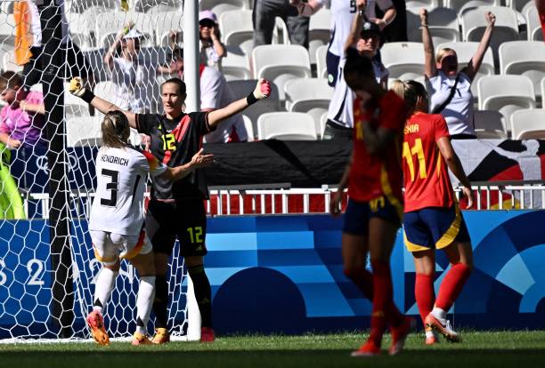 当中国偶像遇上世界球星：鹿晗和C罗的足球情缘