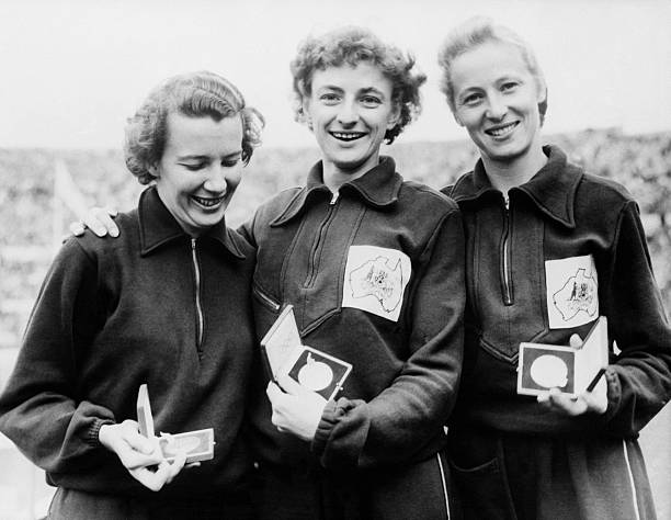 乒乓混双首次亮相奥运会的年份是?