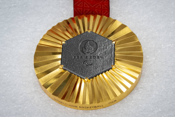 未达年龄的游泳天才:他们如何为奥运会做准备?