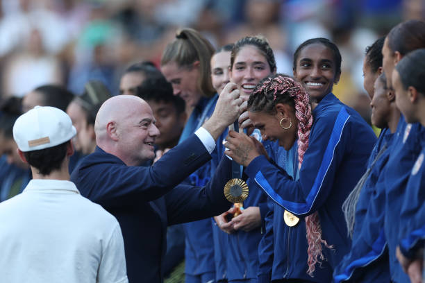 从邓亚萍到丁宁:奥运女单蝉联冠军的传奇之路