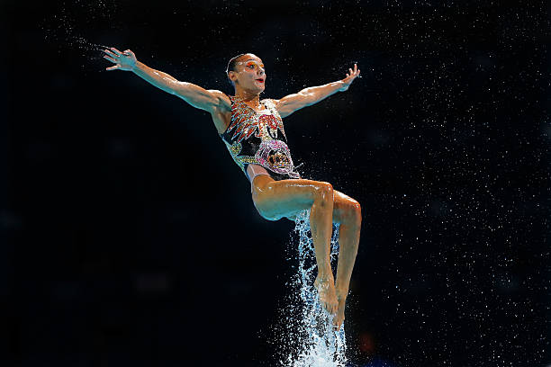 竞走裁判为什么出示黄牌?