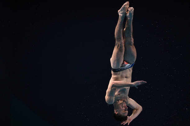 伏明霞与梁锦松：婚姻中的争议与幸福点滴