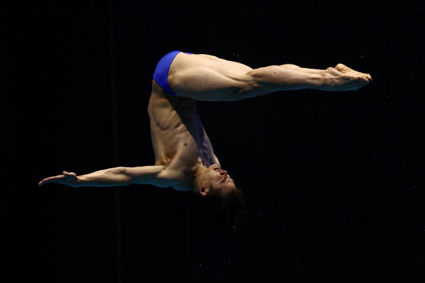 实战解析:曲棍球守门员的站位与扑救技巧