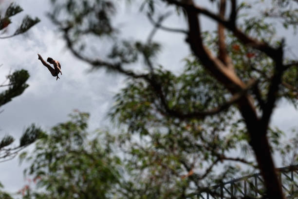 （强调教练员在保障运动员安全方面的职责与技能）