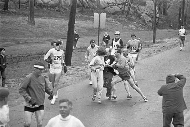 全红婵夺冠瞬间：完美一跳赢得金牌