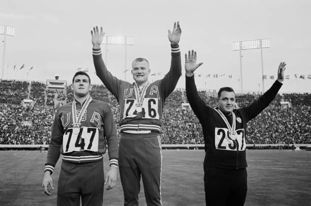 吴敏霞时尚大片释出，造型多变尽显多变魅力