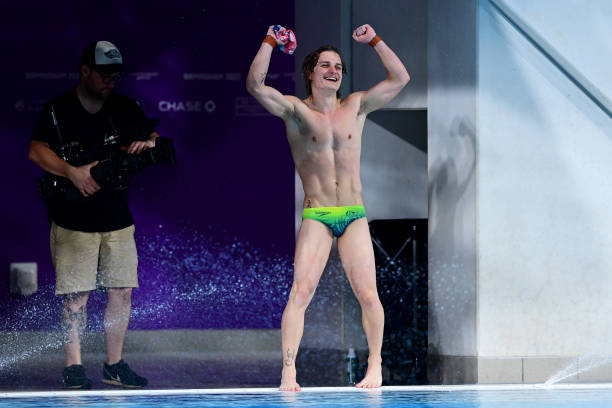 田径裁判举旗姿势培训指南：新手裁判必学技巧