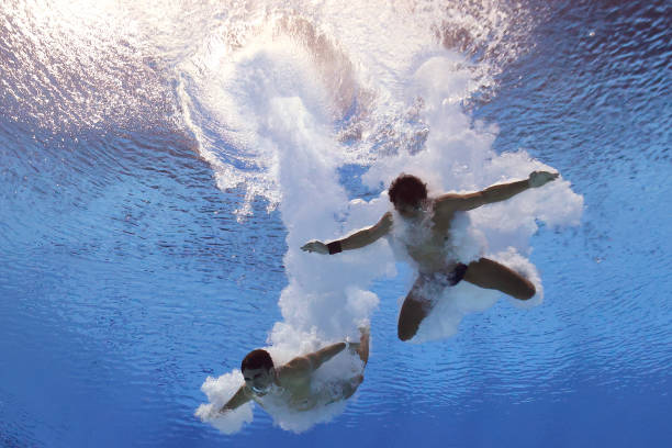 惊魂一刻！吴敏霞训练中失去平衡，教练紧急施救