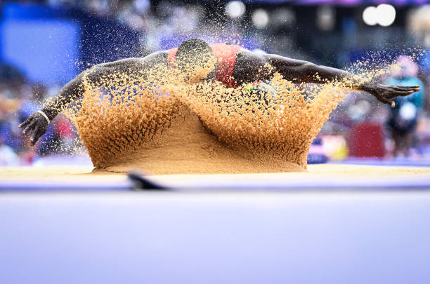 田亮女儿森碟的年龄引发热议，网友惊呼变化大