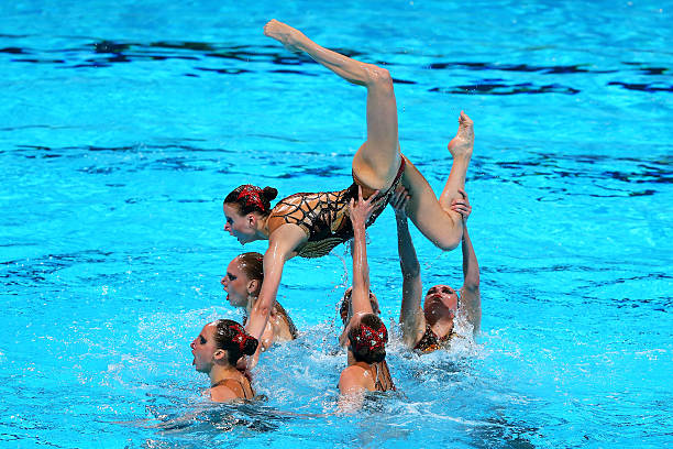 速度之王:博尔特百米冲刺中的瞬时速度纪录