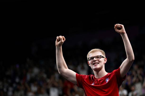 横拍VS直拍?不同打法的高性价比球拍品牌选购指南