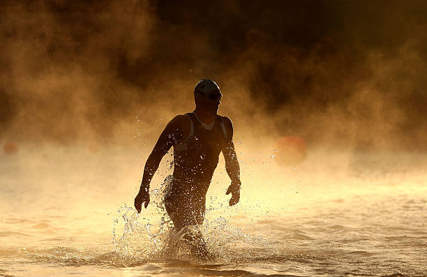 游泳世锦赛:中国4×100米接力队夺冠,展现团队协作精神!