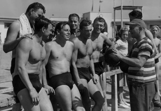 游泳比赛中的哨声信号:裁判如何通过哨声控制比赛节奏