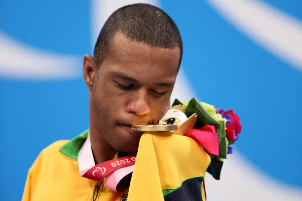 (适用于评论或观点性文章)