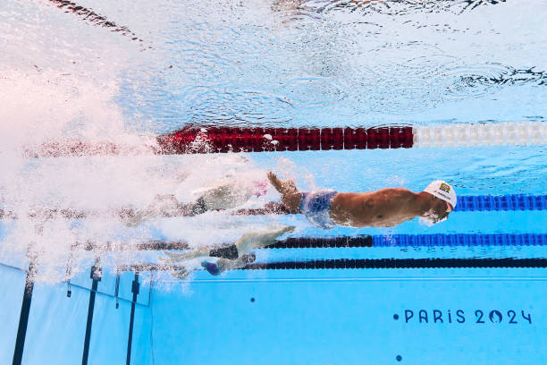 游泳新手必看：蛙泳蹬腿的四个关键动作教学