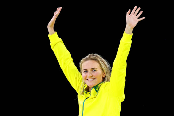 环保手工:用废旧卡纸制作精美的游泳池模型