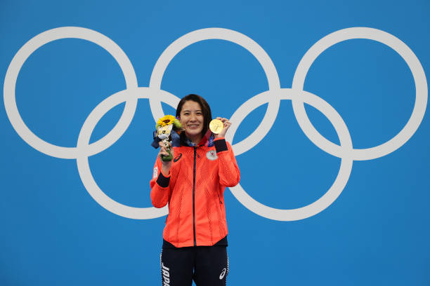 奢华别墅泳池：高清大图带你领略极致生活