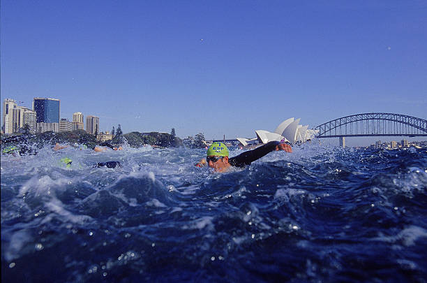蛙泳基础教程:老年人游泳健身的完美选择