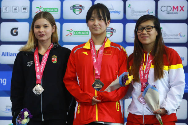 梦境解析:梦见在深水中游泳的深层含义