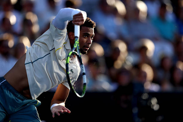 底线与发球线:解读网球场地关键标记线的标准距离