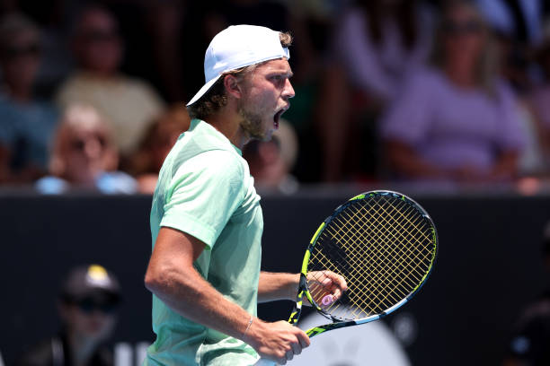 桑普拉斯发球对年轻球员的启示与借鉴