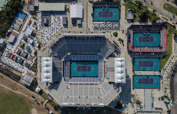 史上最刺激的网球游戏对决!谁能笑到最后?