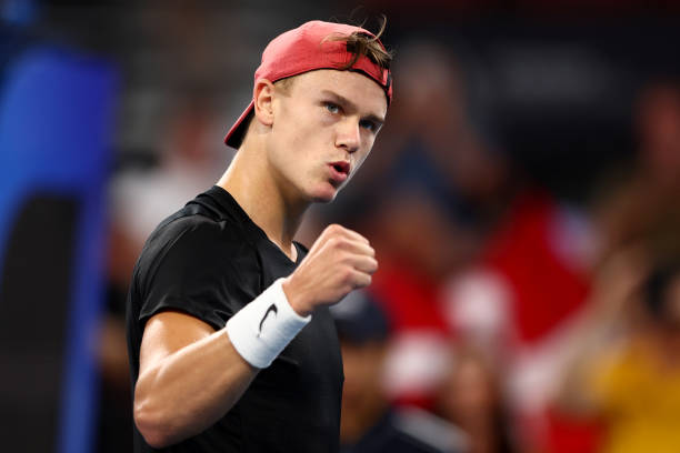 网球场地网高与其他球类场地网高的对比分析