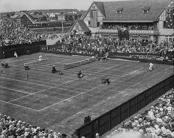 网球比赛中的发球轮换规则:如何决定谁先发球?