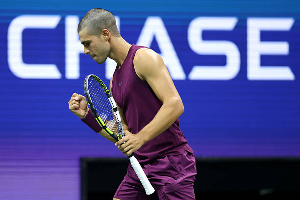 网球直播平台在线观看网站中的道德困境:虚拟身份与真实人性的冲突