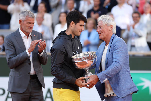 网球单打比赛规则详解:从发球到计分系统