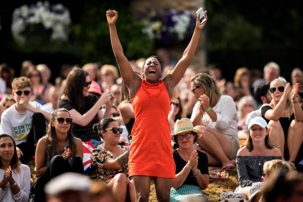 网球工厂背后的故事:揭秘体育用品制造业的真相