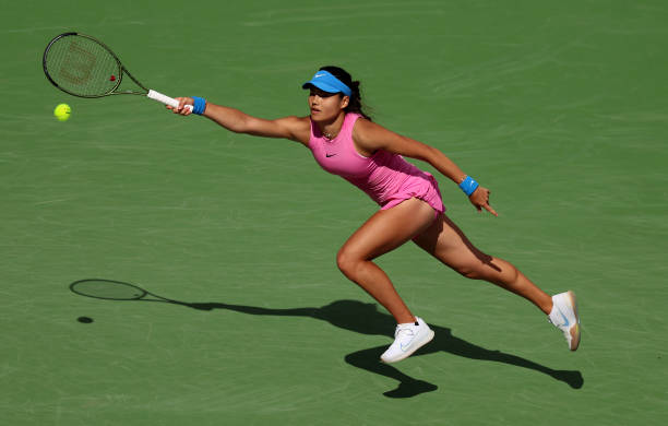 网球的气压影响:为什么职业选手经常换新球?