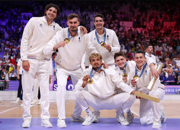 垫球动作细节教学：手腕、手臂与身体的配合