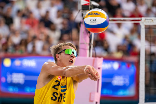 北京体育中考排球垫球动作要领及常见错误