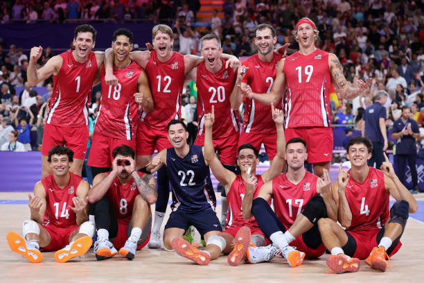 排球入门：从场地规则到基本站位解析