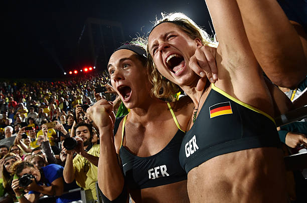 丁霞腿长成焦点,时尚穿搭更显优势!