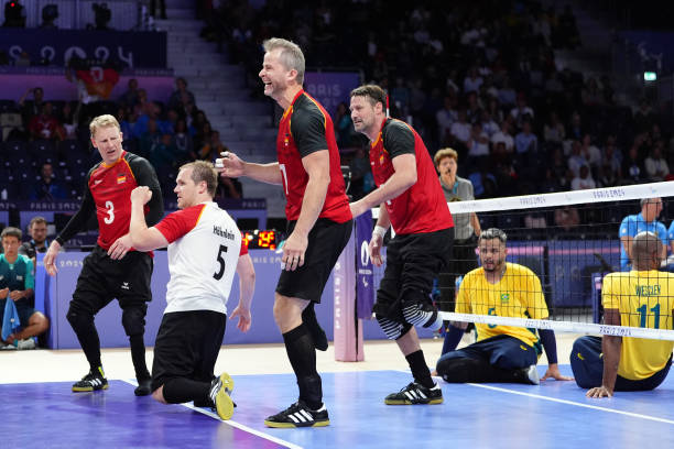 郎平丈夫白帆年龄引关注，他比郎平大还是小？