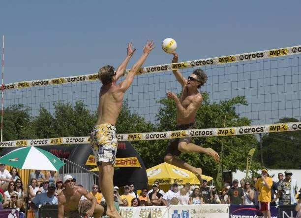 触网犯规的历史演变：规则变化与调整