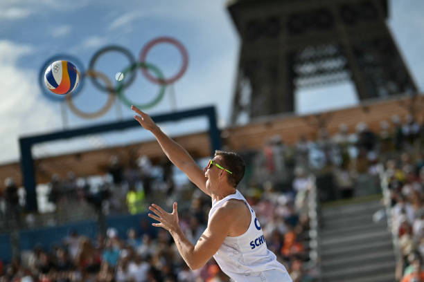 排球必备手势全解析:从裁判到队员的沟通密码