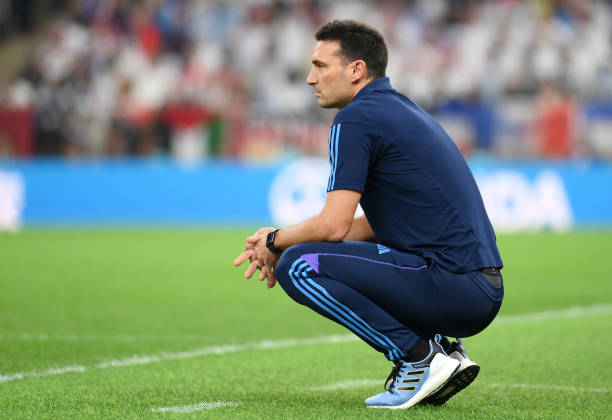 2002年世界杯小组赛：巴西4球完胜中国晋级16强